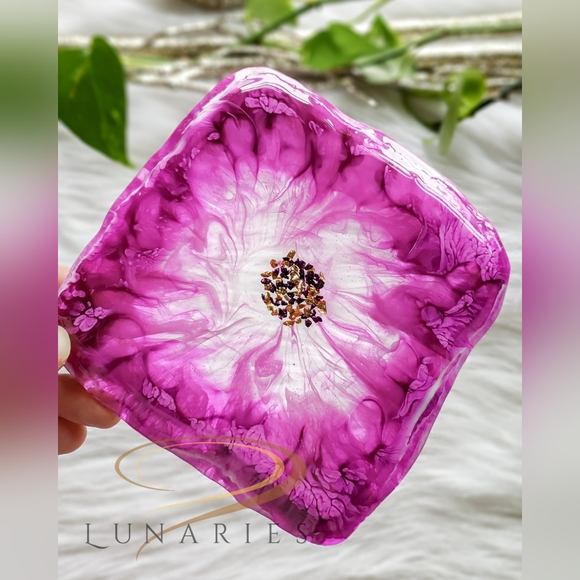 Resin Round Vanity Tray, Cosmetic, Jewelry, Candle, Handmade - Picture 7 of 13